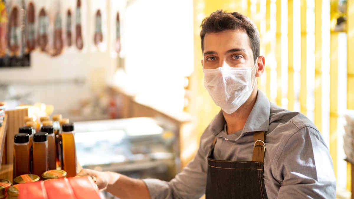 9 Tips for Selling in a Mask Service with a (Covered) Smile Sales
